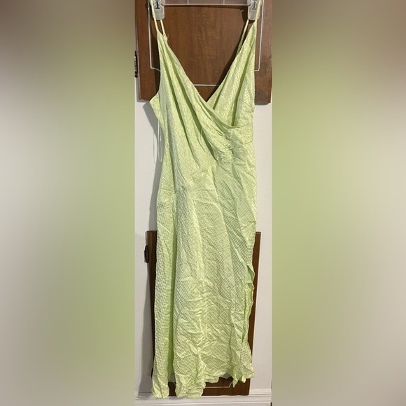 NWT ASTR The Label Bastille Midi Slip Dress Celery Green Size Medium Strapless - Picture 3 of 13